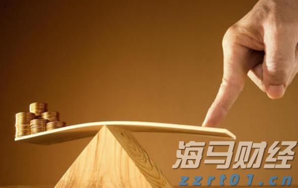 遛狗没牵绳引发冲突，致人右眼受伤！宠物主人获刑