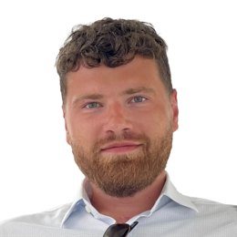 全国铁路暑运发送旅客破7亿人次